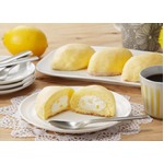 ローソン風の「レモンケーキ」、やわらか生地にホイップクリーム。