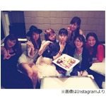 大島優子が2期メン集合を報告、満面の笑み浮かべる姿にファンも喜ぶ。