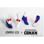 足もとに現れるコナンとキッド、キャライメージのソックス＆パンプス。