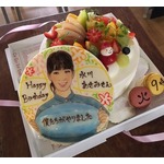 水川あさみバースデーで&ldquo;シニアセット&rdquo;贈呈