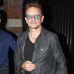 災難続くU2ボノが腕を手術へ、自転車衝突事故で振り落とされ負傷。