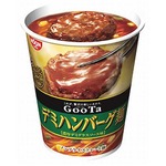 大判ハンバーグ入りカップ麺、乾燥具材とは思えないボリューム感。