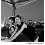 前田敦子の&ldquo;セクシーポーズ&rdquo;、篠田麻里子投稿のツーショットに反響。