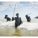 ビーチに&ldquo;3人の海賊&rdquo;が出現