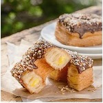 ローソンも&ldquo;クロナッツ&rdquo;参戦、チョコレートとストロベリーの2種類。