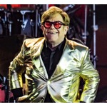 エルトン・ジョンが買物中に尿意&hellip;店内で&ldquo;ペットボトルに小便&rdquo;でオーナーはショック