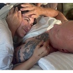 認知症と闘うブルース・ウィリス、&ldquo;娘と見つめ合う&rdquo;写真公開