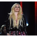 拡散する陰謀論「アヴリル・ラヴィーンは影武者と入れ替わった」、本人が&ldquo;真実&rdquo;語る