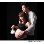 妊娠10か月の川崎希がマタニティフォト披露