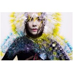 本人の口内から始まるビョークMV、一時的に声失った時の思い描く曲で。