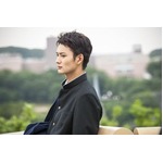 3度目の伊坂幸太郎&times;岡田将生、「オー!ファーザー」沖縄国際映画祭へ。