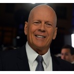 認知症のブルース・ウィリスは「&ldquo;生きる喜び&rdquo;失った」友人語る