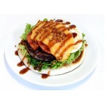 ピザタイプのシェア型バーガー、フレッシュネス&times;EXILEの新メニュー。