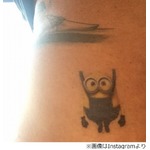 ベッカムが&ldquo;ミニオン&rdquo;タトゥー、妻ヴィクトリアがTwitterで公開。