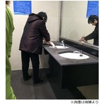 地下鉄の駅トイレで魚さばく、たまたま&ldquo;停水&rdquo;になって駆け込んだ？