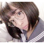 大友花恋のセーラー服＆めがね姿にファン歓喜