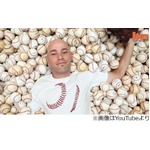 球場でボール捕り続けて24年、これまでに7,500個以上集めた&ldquo;名物男&rdquo;。