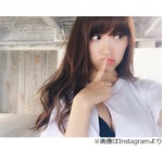 こじはるの&ldquo;素晴らしいチチ&rdquo;、グラビアのオフショットに反響続々。