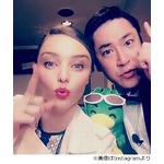 ミランダ・カーがズームイン！、日テレ辻岡義堂アナと2ショット動画。