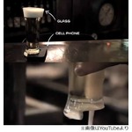 &ldquo;スマホはNG&rdquo;会話促すグラス、「オフライン・ビアグラス」が話題に。