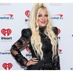 「ビバヒル」ドナ役女優がアザだらけの車椅子姿、理由は不明