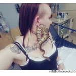 生きたペットの蛇&ldquo;耳飾り&rdquo;にして病院行き