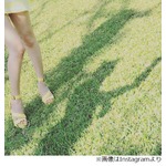 篠田麻里子のセクシーな美脚、太ももまで露出したショットに絶賛の声。