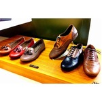 婦人靴は&ldquo;おじ靴&rdquo;がトレンド、紳士靴の様式を取り入れ流行中。