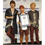 ソナポケ＆金爆らがギネス記録、&ldquo;参加人数2,200人の輪唱&rdquo;を認定。