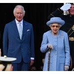 新国王チャールズ3世、亡き&ldquo;最愛の母&rdquo;を哀悼