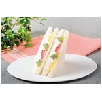 ローソンが新フルーツサンド、従来商品よりホイップクリームを増量。