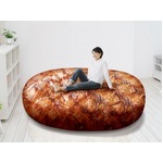 超巨大な&ldquo;熟成塊肉ッション&rdquo;、ステーキガストが80万円で制作の景品。