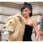 カイリー・ジェンナー、19歳で受けた&ldquo;豊胸手術&rdquo;を後悔