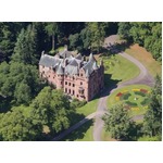 テイラー・スウィフトが城購入か、いつも交際相手のそばに物件用意？