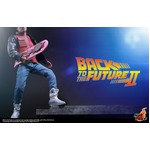 &ldquo;未来に来たマーティ&rdquo;立体化、2015年10月21日に降り立った姿を再現。