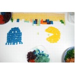 グミで&ldquo;懐ゲー&rdquo;の世界を表現、カラフルなストップモーション動画。