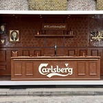 すべてチョコのパブがオープン、カールスバーグUKがイースター企画。