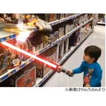 パパの力で息子&ldquo;ヒーロー&rdquo;に、日常の光景＋エフェクトの動画が話題に。