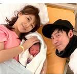 東MAX＆安めぐみ、生まれたばかりの次女と&ldquo;親子3ショット&rdquo;初披露