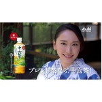 浴衣姿のガッキーに猫も釘付け、キュートな「アサヒ 十六茶」新CM。