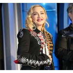 マドンナが退院後初の公の場、&ldquo;ビヨンセのコンサート&rdquo;に姿