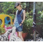 高岡早紀&ldquo;ノースリーブ&times;膝上丈スカート&rdquo;美しく白い肌際立つ姿に反響