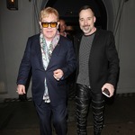 エルトン・ジョンが&ldquo;息子後見人&rdquo;レディー・ガガとアルバム制作。