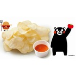 くまモン袋入りモス新メニュー、熊本産トマトのソース付きチップス。