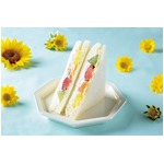 夕張メロン入りフルーツサンド、ローソンの人気商品に旬の素材を。