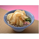 斬新な「ポテトチップスそば」、関西風のだしとカルビーポテチが合体。