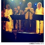 ABBAが30年ぶり4人でパフォーマンス、50周年記念パーティーの席で。