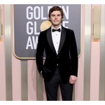 実在の&ldquo;17人殺害犯&rdquo;題材の作品が受賞、犠牲者遺族が非難