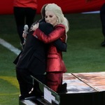 ガガ国歌斉唱に鳥肌＆絶賛の嵐、スーパーボウル試合開始前に歌声響く。