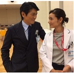 吉田羊、高橋克典と見つめ合いマジ照れ